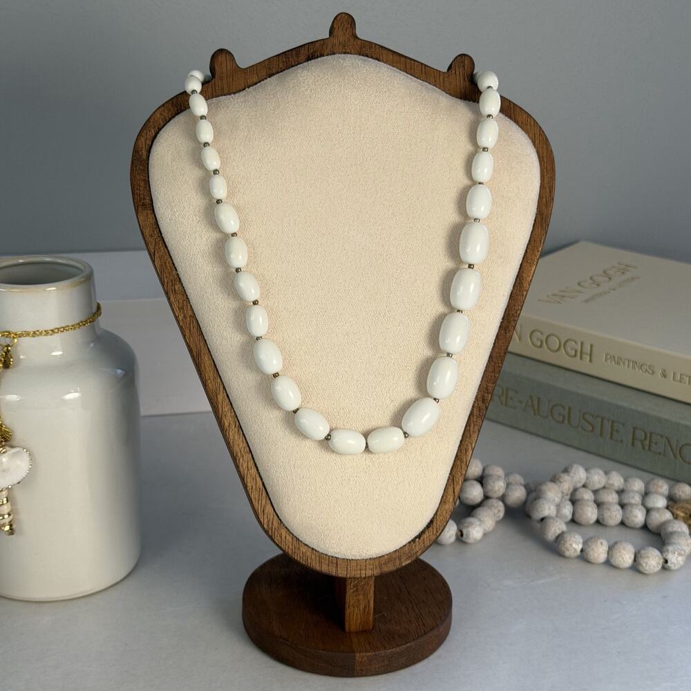 Charming & Versatile Vintage 1980s White & Gold Graduated Bead Necklace 24"